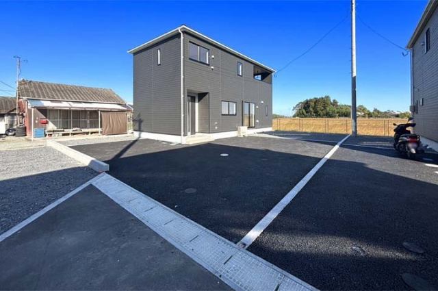 ウォークインクローゼット付きの広々主寝室！現地（2025年11月）撮影