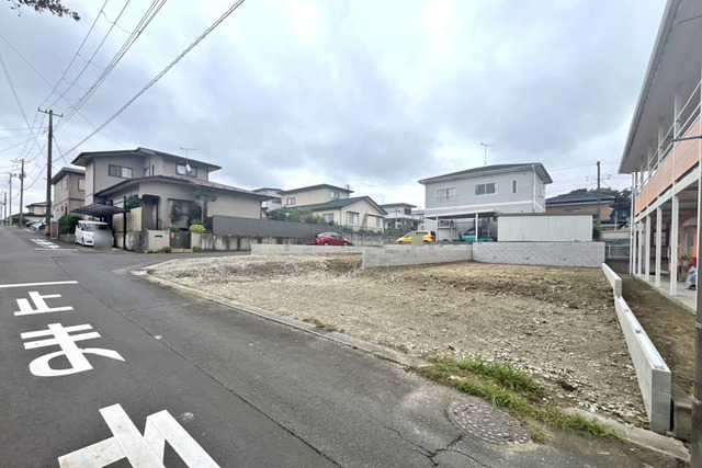 最大並列駐車3台OK♪ご夫婦＋お客様のお車も駐車可能！現地（2026年9月）撮影