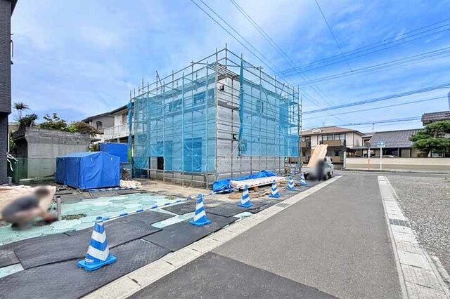 50坪のゆとりある敷地に駐車3台OK！来客時にも役立ちます！現地（2026年8月）撮影