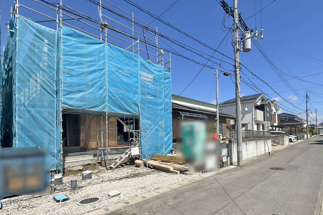 ご夫婦でのお車所有も可能な並列駐車2台♪開閉の楽々な電子キーを採用！現地（2026年4月）撮影