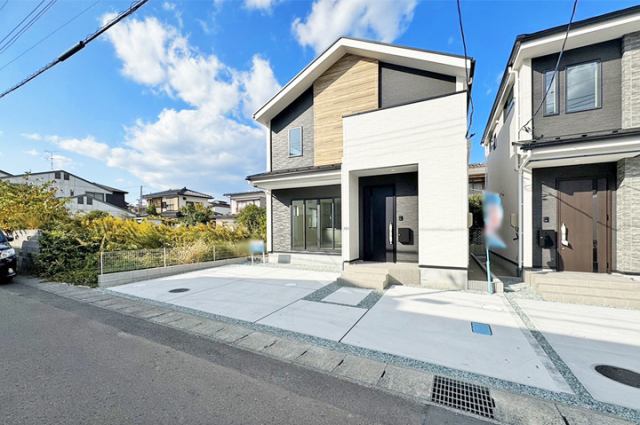 リビングは広々18.1帖！人気のリビング階段！現地（2025年11月）撮影