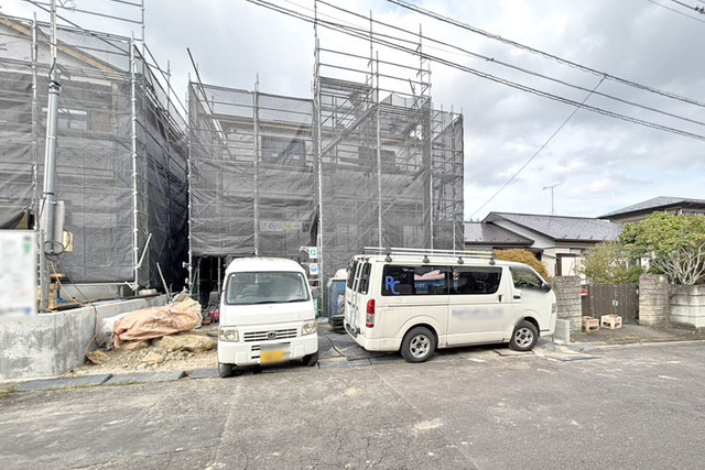前面道路が広くて駐車もラクラク！お買い物施設が充実した住みよいエリア♪現地（2026年10月）撮
