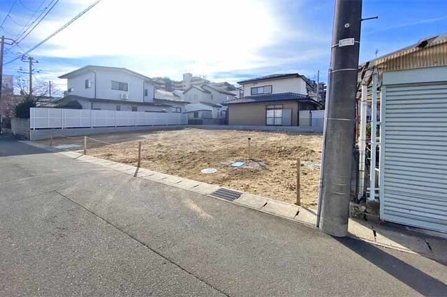 幼稚園・金融機関・コンビニ・ドラッグストアも徒歩8分内！現地（2026年2月）撮影