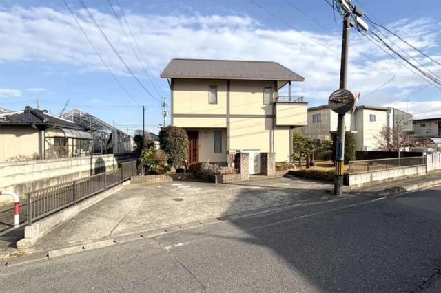 （現地写真）6LDK+S！建物52坪！きれいな内装！