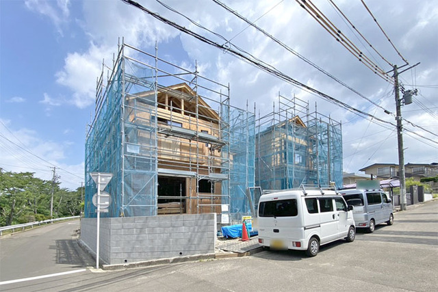 前面道路6m以上で駐車が苦手な方も安心！並列駐車2台可能♪現地（2026年7月）撮影