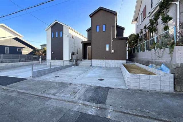 小学校・銀行・コンビニまで徒歩9分内！お子様に負担ない通学距離！現地（2025年11月）撮影