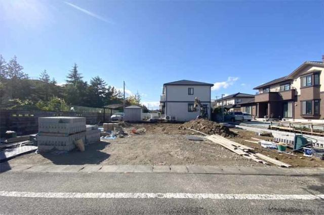 （現地写真）小学校まで徒歩2分！通学安心♪