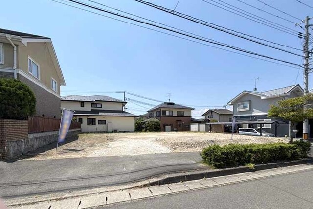 （現地写真）51坪超のゆとりある敷地！前面道路広く開放的！
