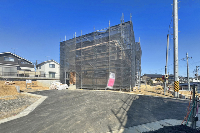 キッチン後ろから脱衣所へ繋がる生活しやすい動線！現地（2026年3月）撮影