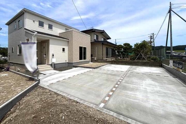 主寝室に面した広々バルコニー！布団も洗濯物も一度にスッキリ！現地（2026年6月）撮影