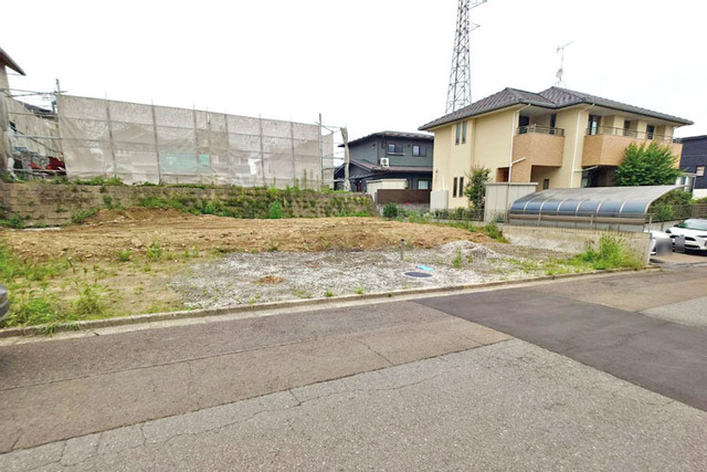 並列最大駐車3台OK！日当たりの良い南東道路♪現地（2026年7月）撮影