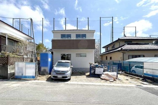 （現地写真）並列3台駐車OK！前面道路広く開放的！