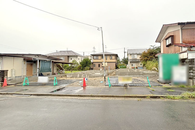 ご夫婦でのお車所有も可能な並列駐車2台！商業施設が近隣に充実♪現地（2026年9月）撮影