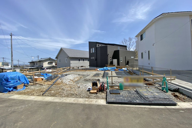 駐車しやすい前面広々道路6ｍ！並列駐車2台OK♪現地（2026年4月）撮影