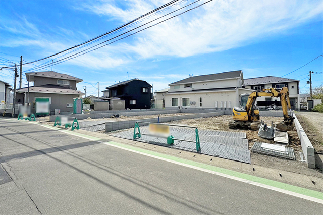 7.7ｍの広々前面道！駐車並列2台ＯＫ！現地（2026年4月）撮影