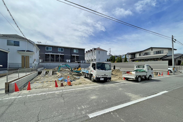 コンビニ・ドラッグストア・公園・郵便局など生活に役立つ施設が近隣に集結！現地（2026年8月）撮影