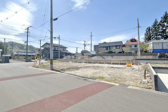 並列駐車2台OK！南面に広々としたお庭を完備♪現地（2026年4月）撮影