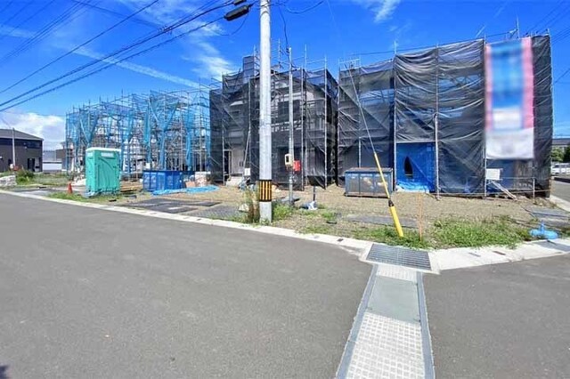 キッチンから脱衣所＋納戸へ！ホールへも抜けられる便利な回遊動線！現地（2026年8月）撮影