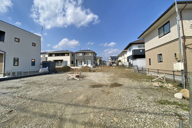 コンビニやドラッグストアが近郊でお買い物にも便利！現地（2026年4月）撮影