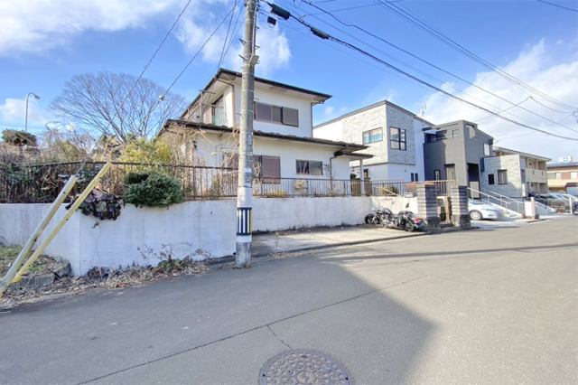 広々とした87坪の敷地！最寄りのバス停まで徒歩3分♪現地（2025年2月）撮影