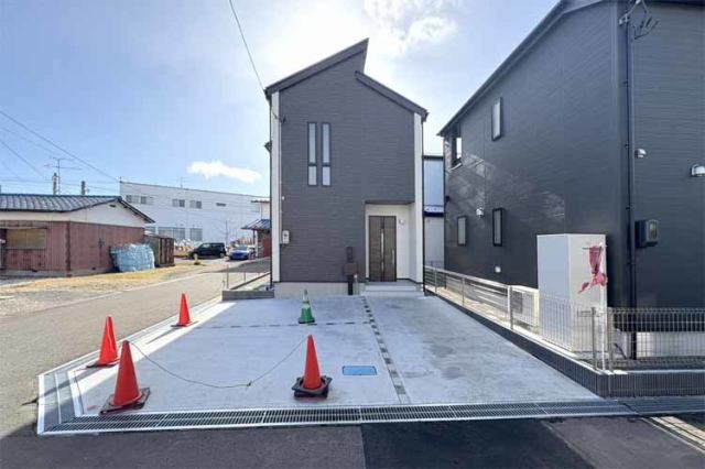 （現地写真）「中野栄駅」徒歩7分！並列2台駐車OK！