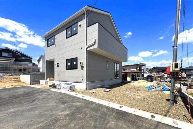 キッチン後ろから脱衣所へ繋がる生活しやすい動線！現地（2026年5月）撮影