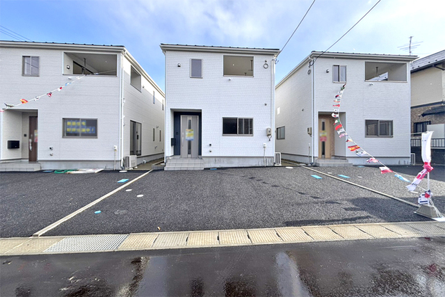 （現地写真）前面道路広く駐車ラクラク！