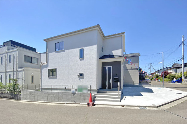 お子さまやペットものびのびと過ごせる大きな公園が近郊♪現地（2026年5月）撮影