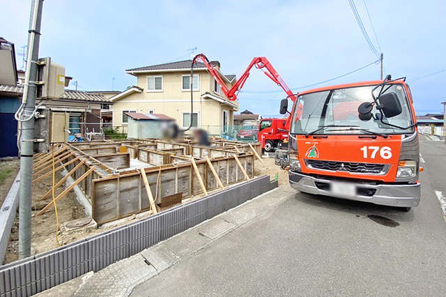 駐車並列2台OK！前面道6.5ｍ！駐車もスムーズ！現地（2026年5月）撮影