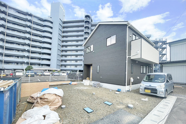 間仕切り対応の居室は広々11.6帖！収納も2ヶ所完備してます！現地（2026年7月）撮影