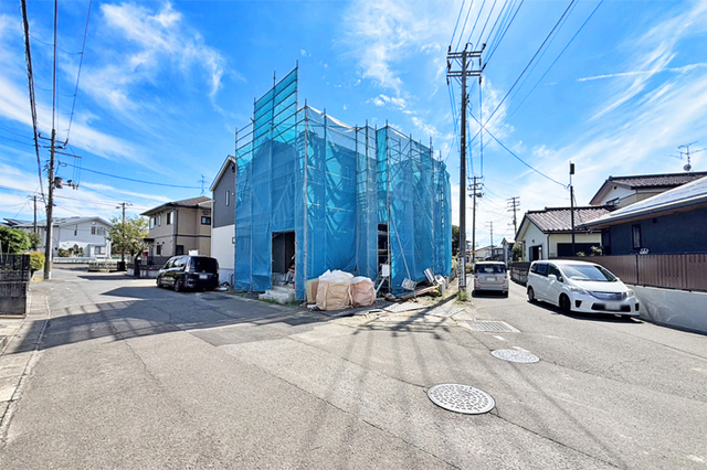 開放的な角地！陽当たりはもちろん、隣家との距離感も十分に確保！現地（2026年9月）撮影