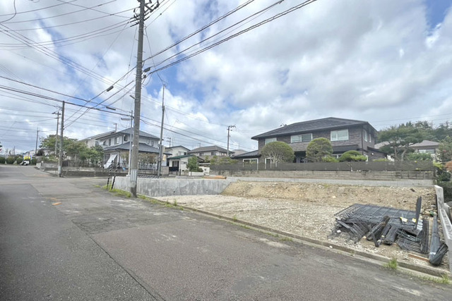 前面道路が広くて駐車もラクラク！お買い物施設が充実した住みよいエリア♪現地（2026年8月）撮影