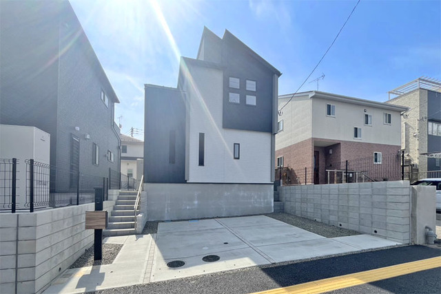 並列駐車2台＋お庭！陽当たり通風良好な全面棟無し♪現地（2026年3月）撮影