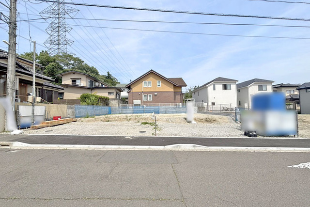 小学校徒歩5分♪歩道が整備されているので通学時も安心！現地（2026年6月）撮影