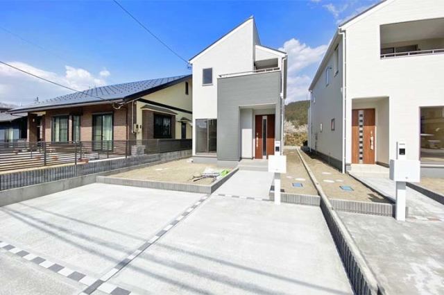 53坪の広々した敷地に嬉しいお庭付き！現地（2025年3月）撮影