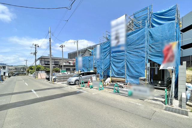 ご夫婦でのお車所有も可能な並列駐車2台OK前面道路8mで駐車も楽々♪現地（2026年5月）撮影