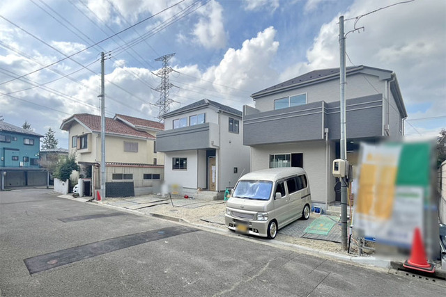 最大並列駐車3台OK♪前面道路も広くて駐車もラクラク！現地（2026年10月）撮影