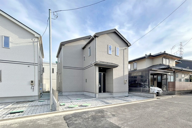 お子さまやペットものびのびと過ごせる大きな公園が近郊♪現地（2026年4月）撮影