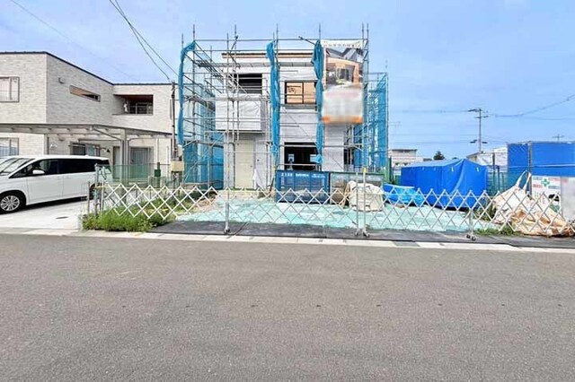 リビングから脱衣所・2階へ！お子様がいるご家庭にも安心の動線！現地（2026年8月）撮影