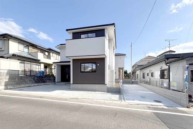 （現地写真）駐車2台OK！前面道路広く開放的！