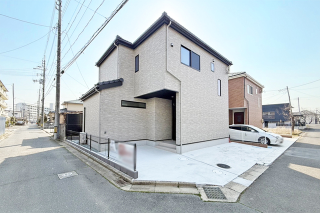 開放的で陽当たり良好！ひらけた見通しで防犯面にも優れた角地！現地（2026年3月）撮影