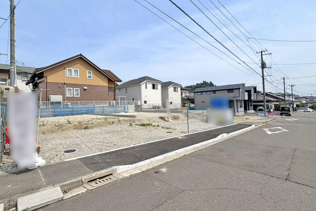 お車好きの方にも嬉しい並列駐車最大3台！前面道路9mで駐車時も楽々♪現地（2026年6月）撮影