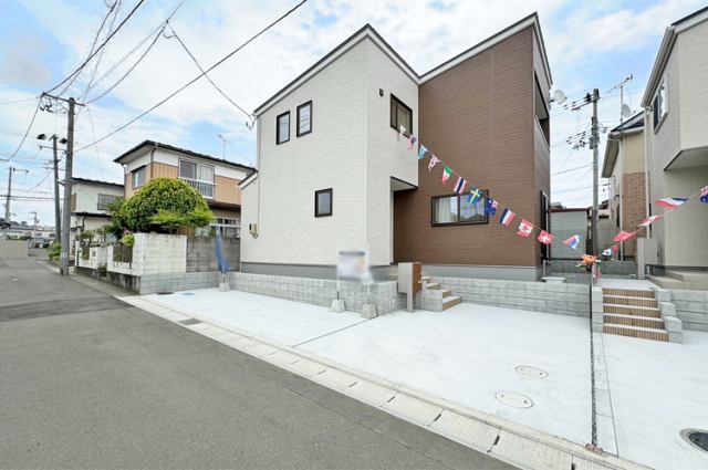 バルコニーに繋がる洋室には嬉しいホスクリーン付き！現地（2024年5月）撮影