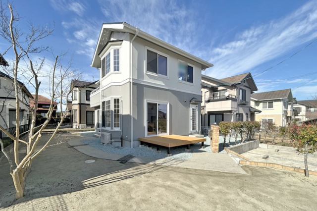 一条工務店施工の高断熱住宅南庭＋ウッドデッキでお庭時間も充実現地（2025年11月）撮影