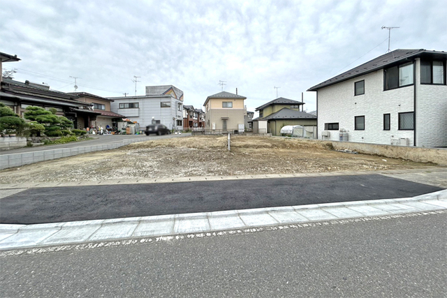 （現地外観）前面道広く開放的！