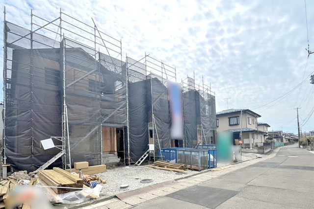 前面道路6m以上で駐車も楽々♪ご夫婦でのお車所有も可能な並列駐車2台！現地（2026年4月）撮影