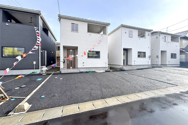 （現地写真）前面道路広く駐車ラクラク！