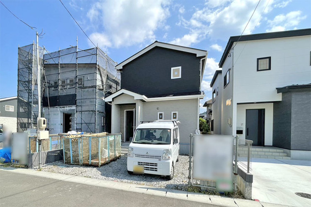小学校徒歩11分近隣バス停徒歩6分とお出かけにも便利な立地現地（2026年6月）撮影