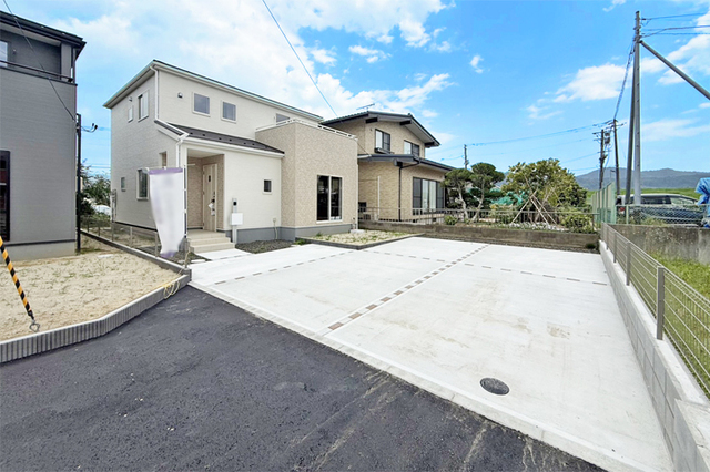 主寝室に面した広々バルコニー！布団も洗濯物も一度にスッキリ！現地（2026年7月）撮影
