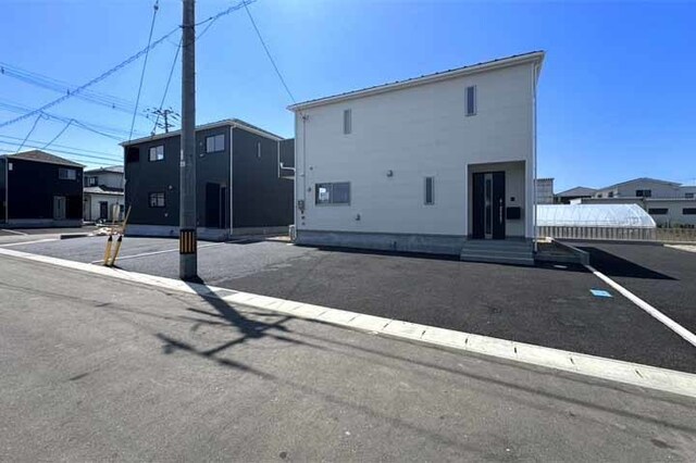 前面道6ｍと来客時の駐車も安心！現地（2026年5月）撮影